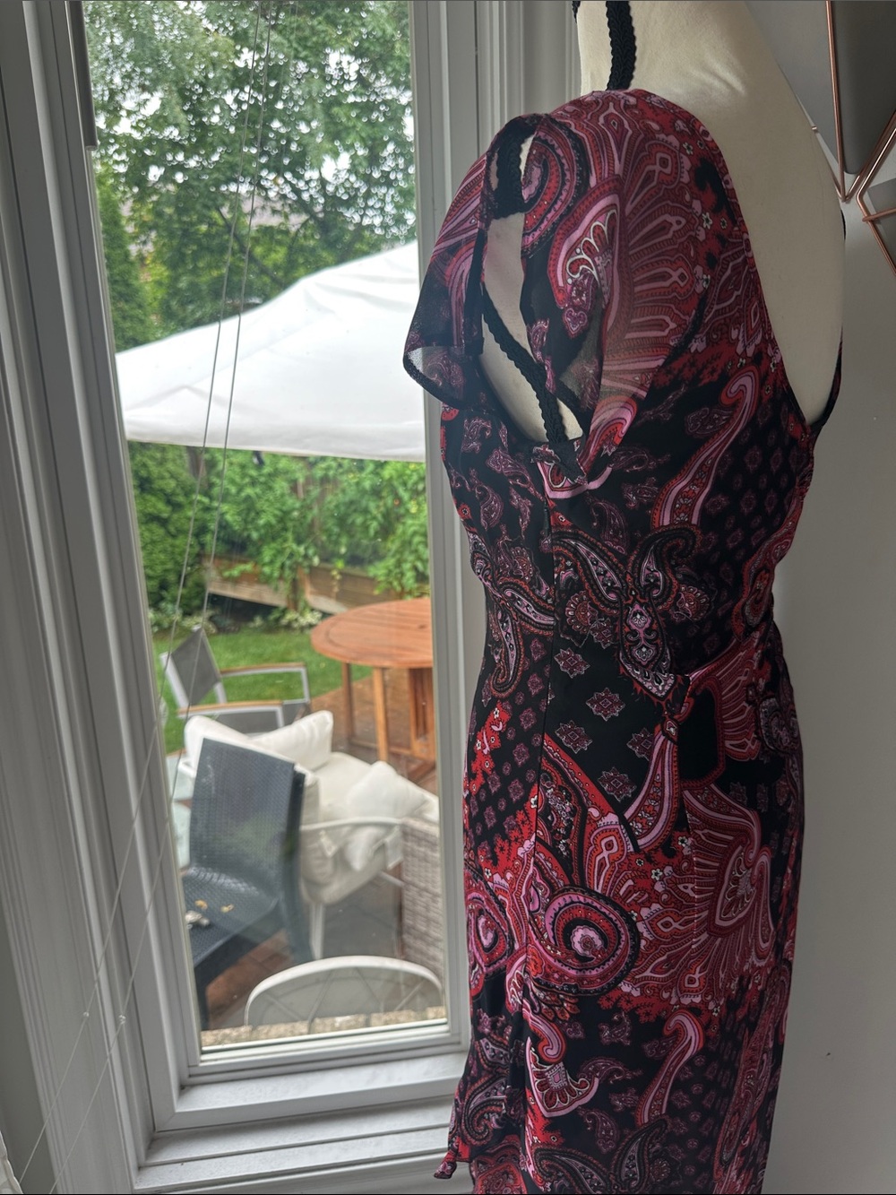 VINTAGE 90s Y2K V-Neck Black Pink Paisley Flutter-Sleeve Ruffle Hem Size 4 - Picture 7 of 15